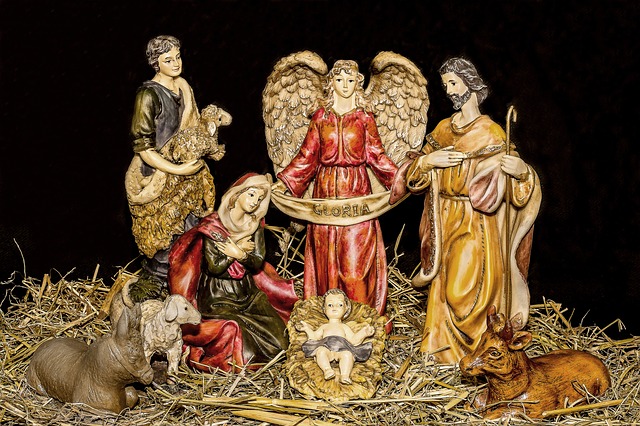 christmas-crib-figures-1903954_640.jpg